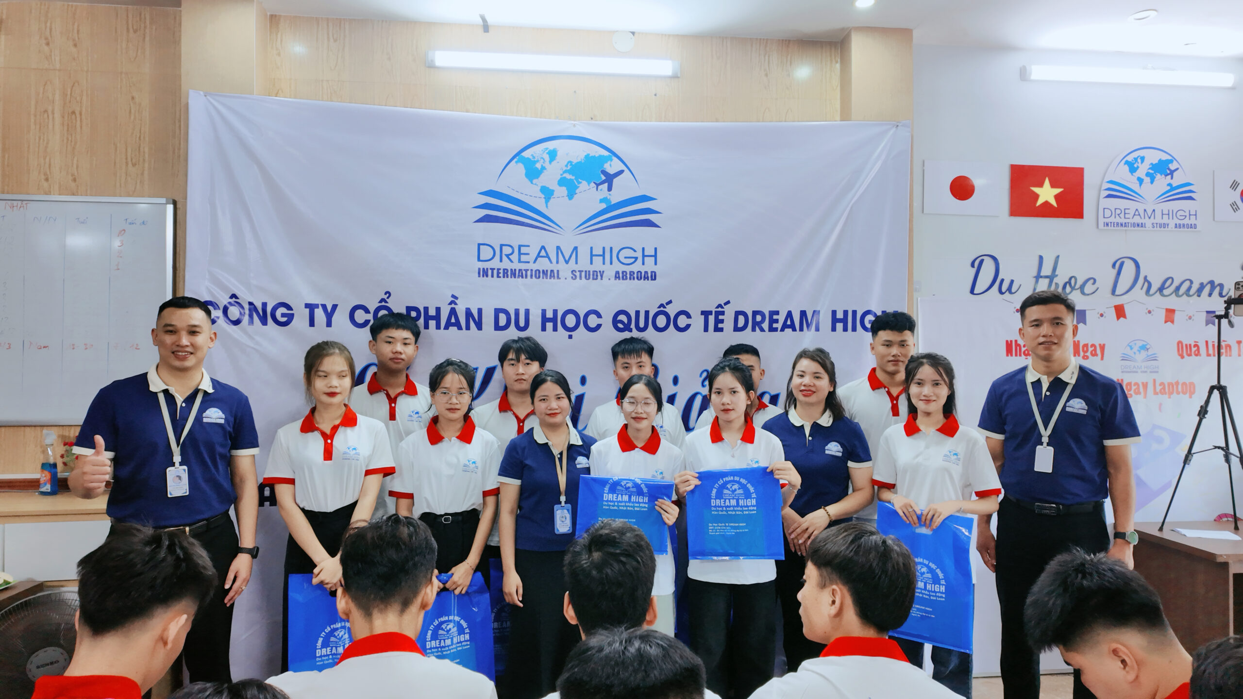 HÌNH ẢNH KHAI GIẢNG 2K7 TẠI DREAM HIGH